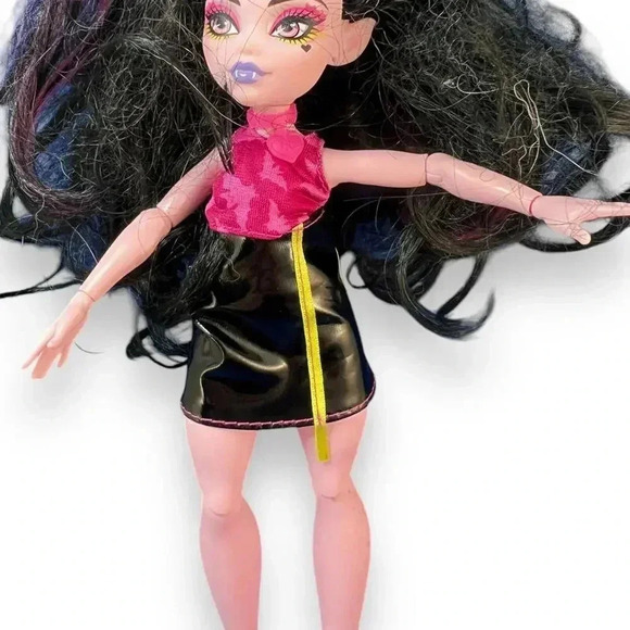 Monster High Skulltime Secrets Neon Frights Draculaura Doll w/ Accessories - Picture 2 of 6